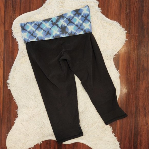 PINK Victoria's Secret Gem Bling Tie Dye Capri Yoga Leggings - Picture 2 of 2